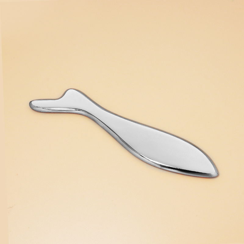 Placă Gua Sha din aliaj de zinc în formă de pește, cu culori și logo personalizate Placă Gua Sha din aliaj de zinc în formă de pește, cu culori și logo personalizate