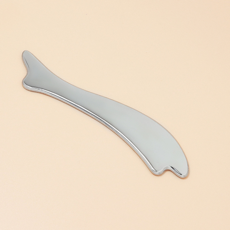 Placă Gua Sha din aliaj de zinc în formă de pește, cu culori și logo personalizate Placă Gua Sha din aliaj de zinc în formă de pește, cu culori și logo personalizate