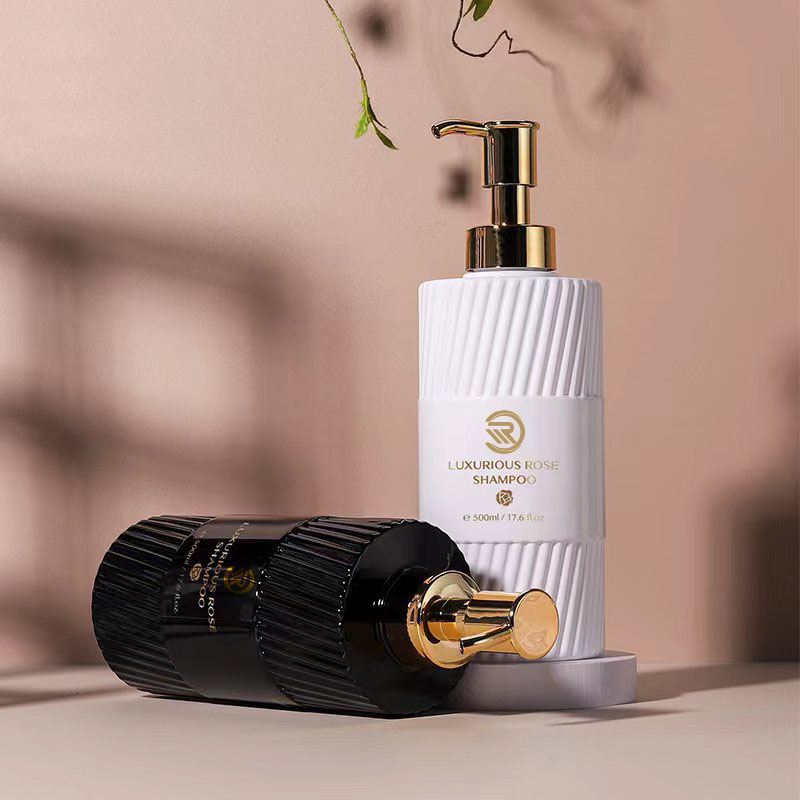 Eco-Friendly 500 ml șampon cu umăr plat Sticlă de gel de duș cu dungi alb negru cu apăsare pompă din plastic Ambalaj emulsie pentru utilizare loțiune Eco-Friendly 500 ml șampon cu umăr plat Sticlă de gel de duș cu dungi alb negru cu apăsare pompă din plastic Ambalaj emulsie pentru utilizare loțiune