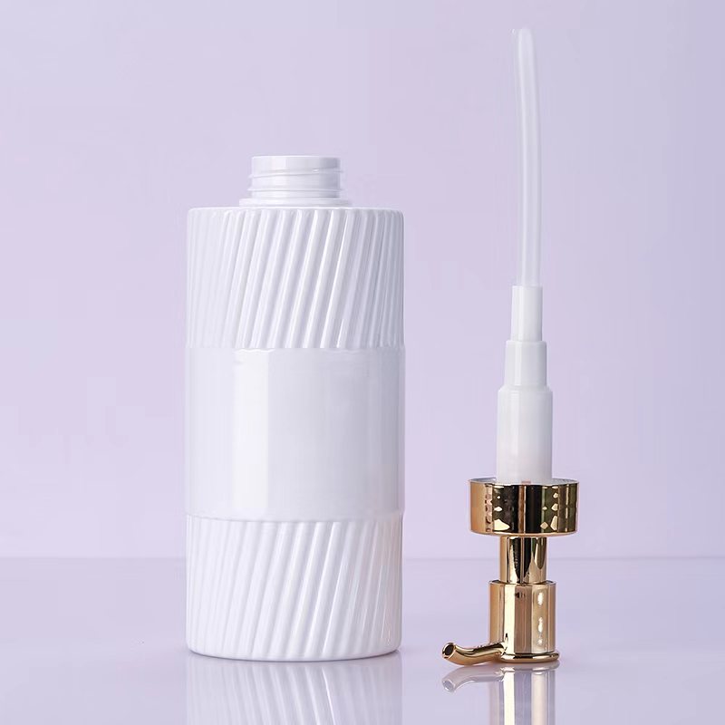 Eco-Friendly 500 ml șampon cu umăr plat Sticlă de gel de duș cu dungi alb negru cu apăsare pompă din plastic Ambalaj emulsie pentru utilizare loțiune Eco-Friendly 500 ml șampon cu umăr plat Sticlă de gel de duș cu dungi alb negru cu apăsare pompă din plastic Ambalaj emulsie pentru utilizare loțiune