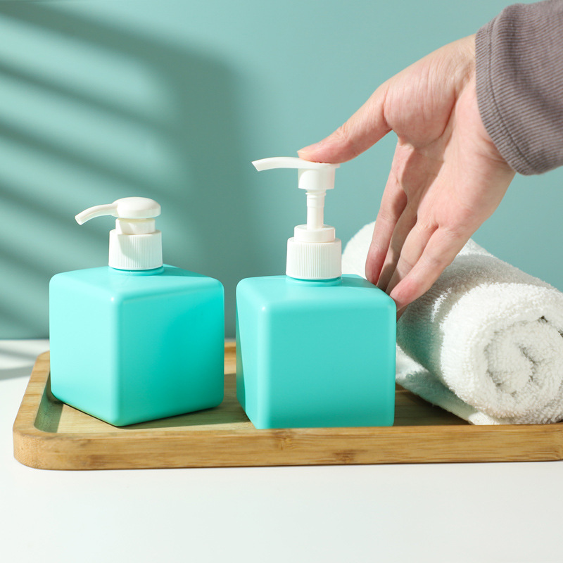 Șampon pătrat din plastic PET reciclat popular pentru îngrijirea pielii, unt de corp, sticle cu ulei, dimensiuni 150 ml, 200 ml, 250 ml, cu serigrafie Șampon pătrat din plastic PET reciclat popular pentru îngrijirea pielii, unt de corp, sticle cu ulei, dimensiuni 150 ml, 200 ml, 250 ml, cu serigrafie