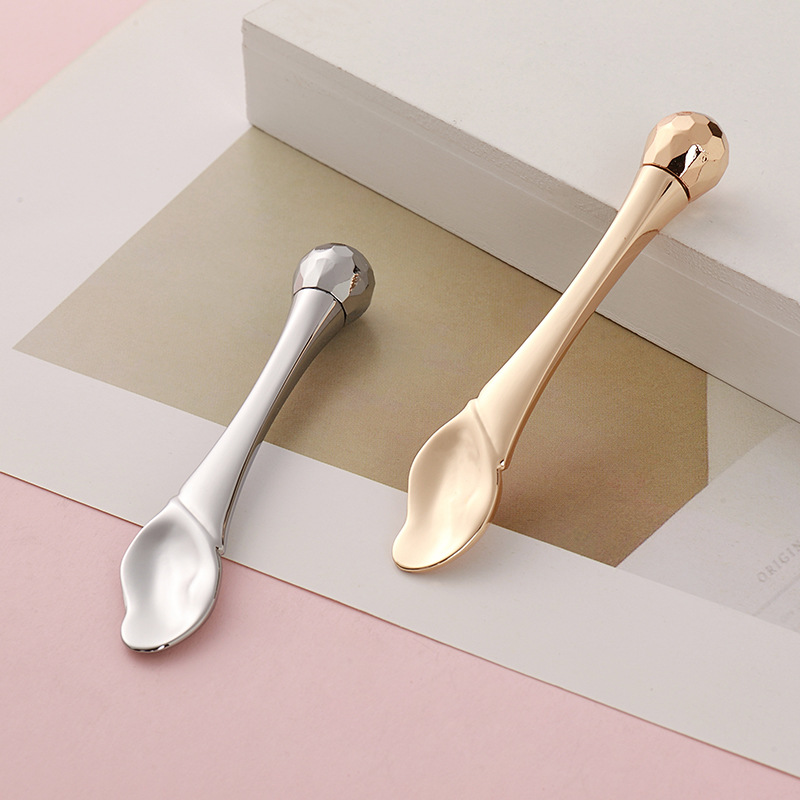 Roller pentru ochi Stick de masaj Aplicator de cremă pentru ochi Spatule cosmetice Lingură facială antirid Instrument de îngrijire a feței din aliaj de aur